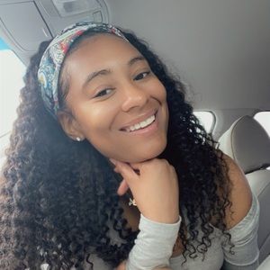 Meet your Posher, Charunice